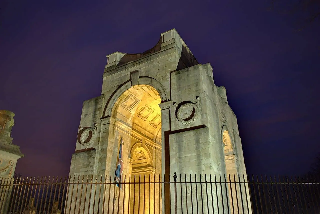 The War Memorial Arch in Victoria Park, near Purple House Clinic Stoneygate—serving residents of Clarendon Park and Oadby.